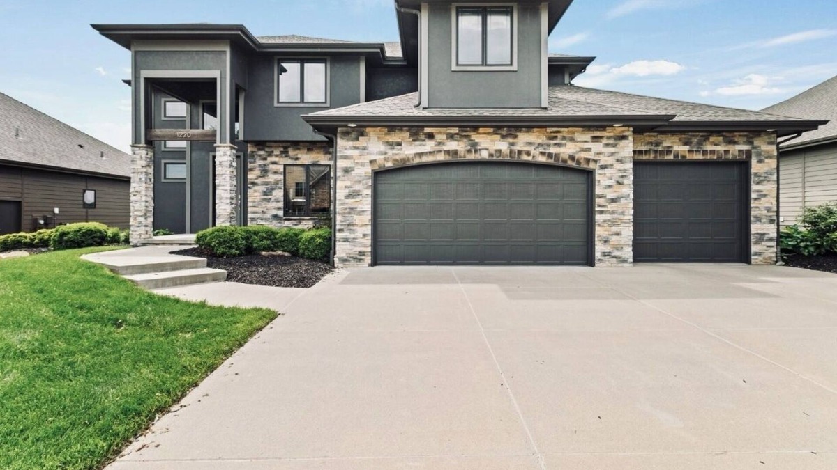 West Omaha House | Spacious 4-bedroom home in West Omaha/Elkhorn area in a great location!
