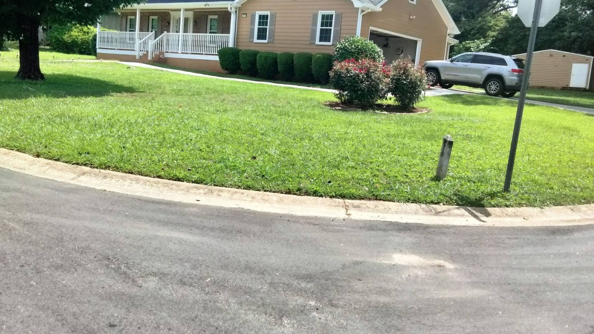 Lilburn House | Spacious 4-bedroom home with WiFi, AC/heat, and BBQ- grill in charming Lilburn.