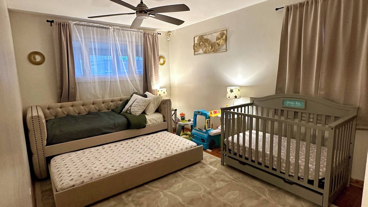 Glenview House | Spacious 4-bedroom house, Free parking, close to O'hare