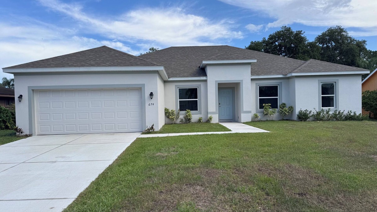 Palm Bay House | Spacious 4-bedroom house in Palm Bay, king tempur pedic bed, theatre sets big TV