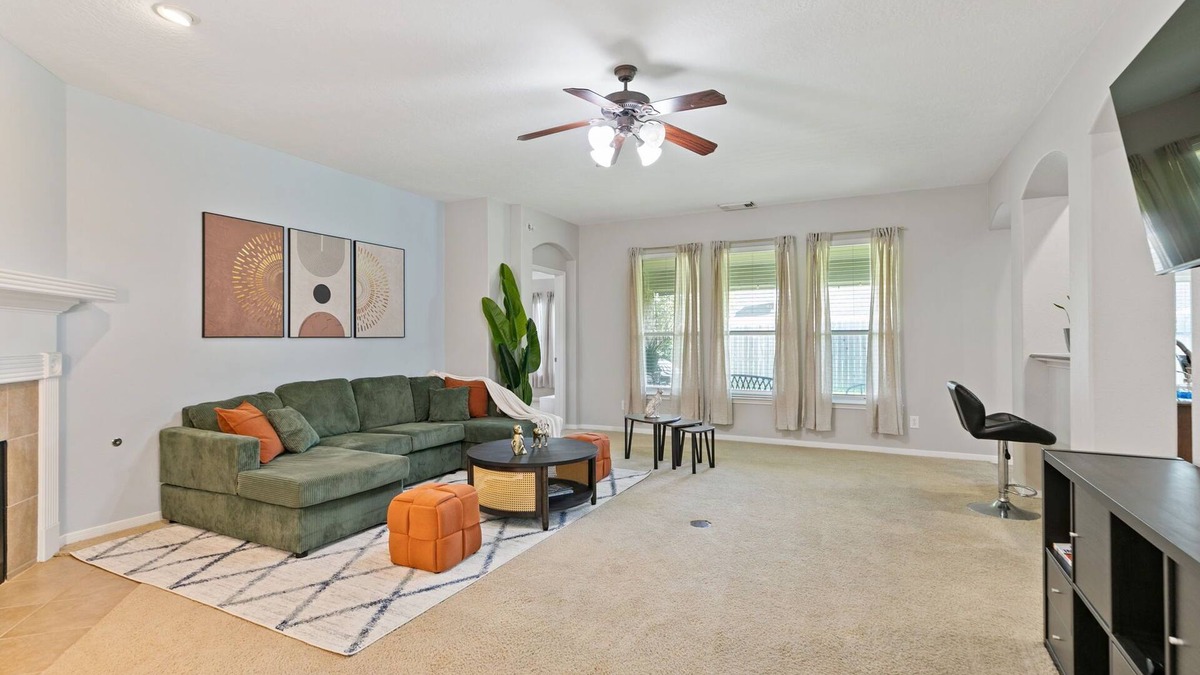 Pasadena House | Spacious 4-bedroom house in enchanting Pasadena with AC