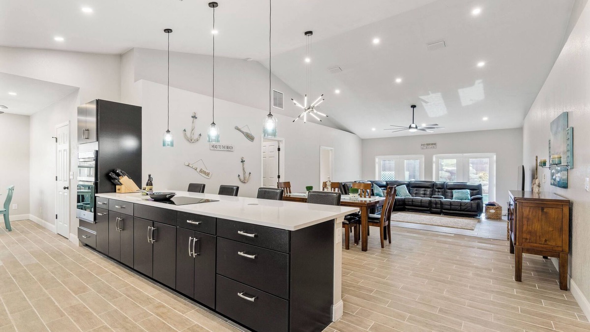 South Gate Ridge House | Spacious 4-bedroom house with POOL and WiFi in fabulous Sarasota