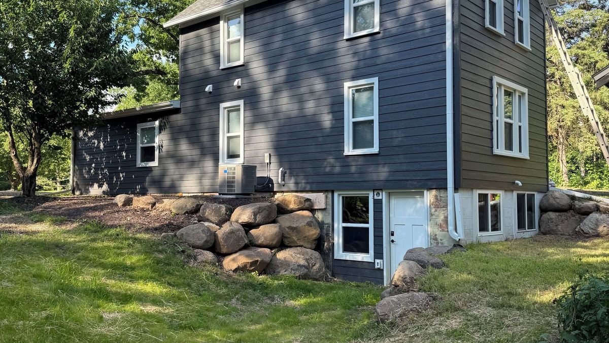 Baraboo House | Spacious 4-bedroom house in charming Baraboo. House is one mile from Devils Lake