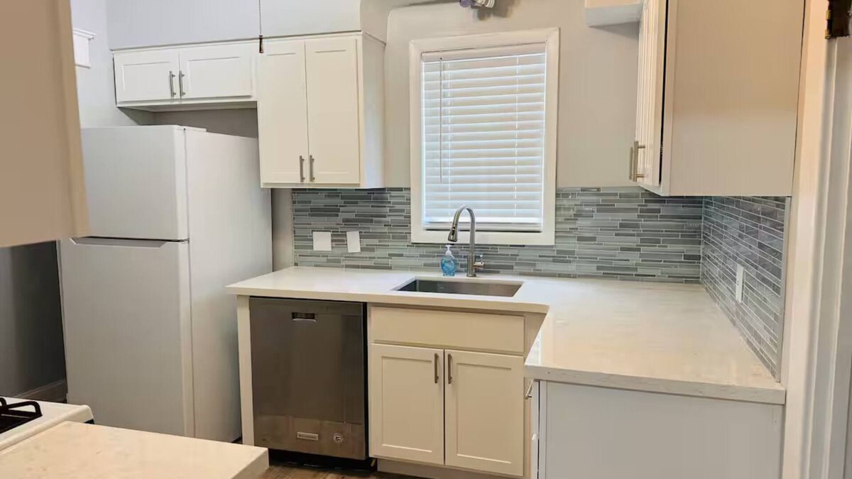 North Buffalo House | Spacious 4-bedroom House Near UB & Niagara Falls