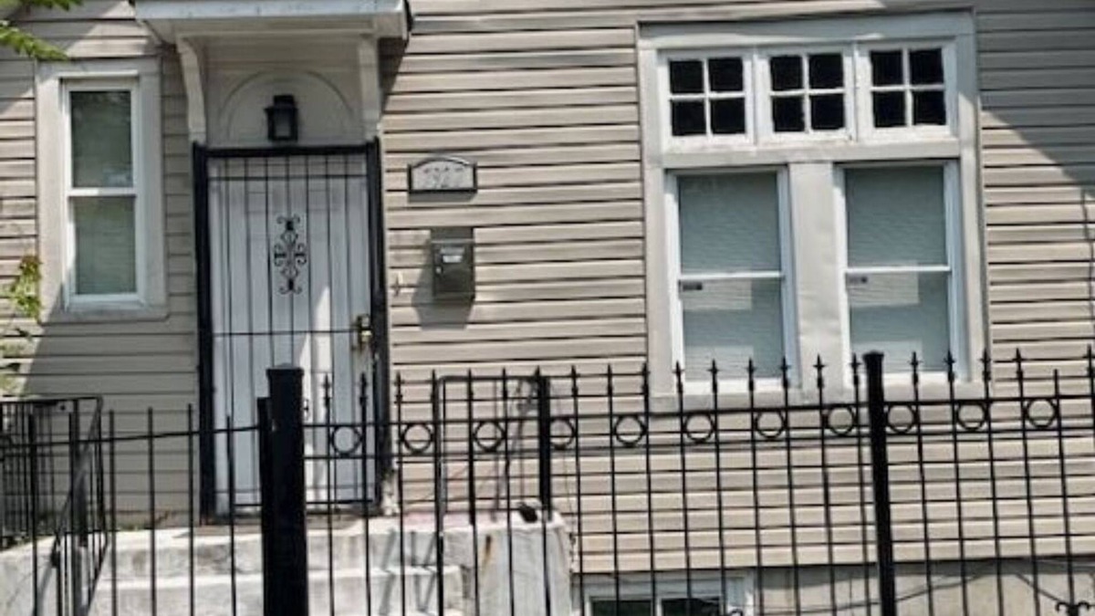 South Chicago House | Spacious 4-bedroom house in cool Chicago with AC, WiFi