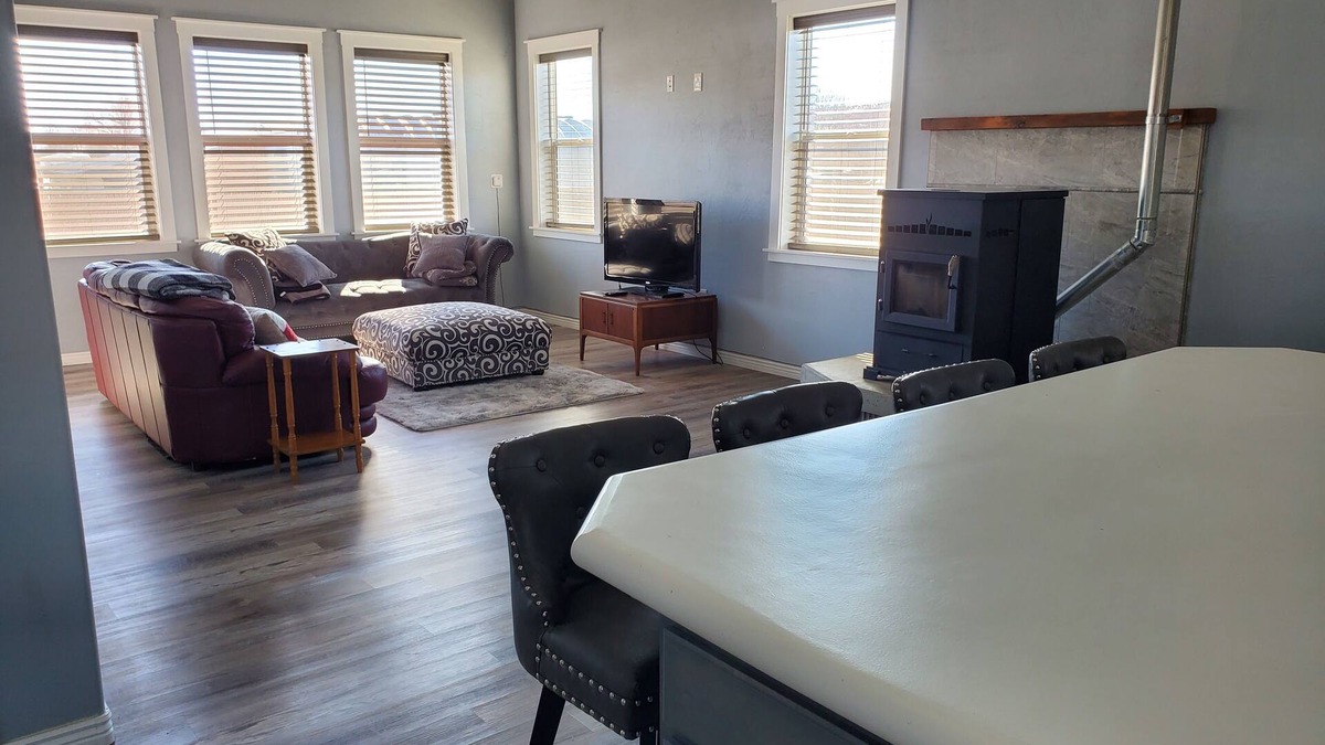 Council House | Spacious 4-bedroom house in charming Council with WiFi, AC, 80% ADA compliant.