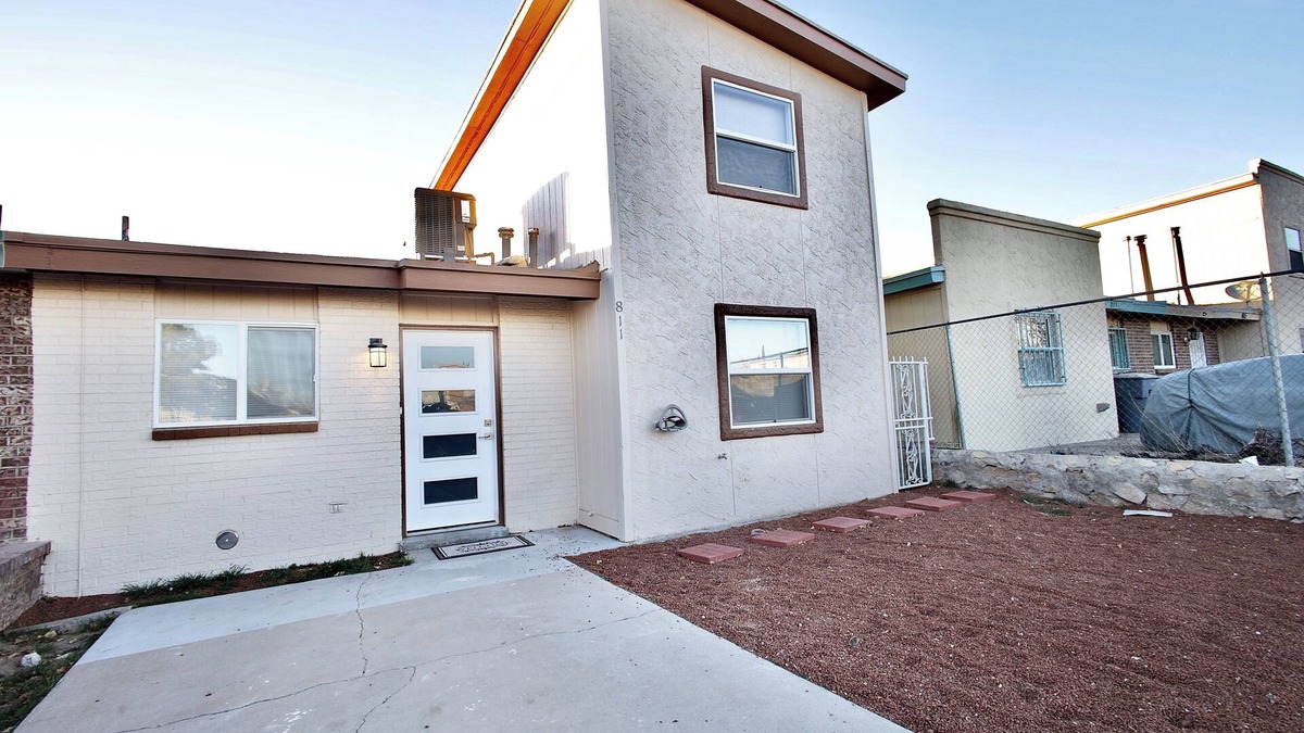 Biggs Field House | Spacious 4-bedroom house with AC and WiFi in charming El Paso