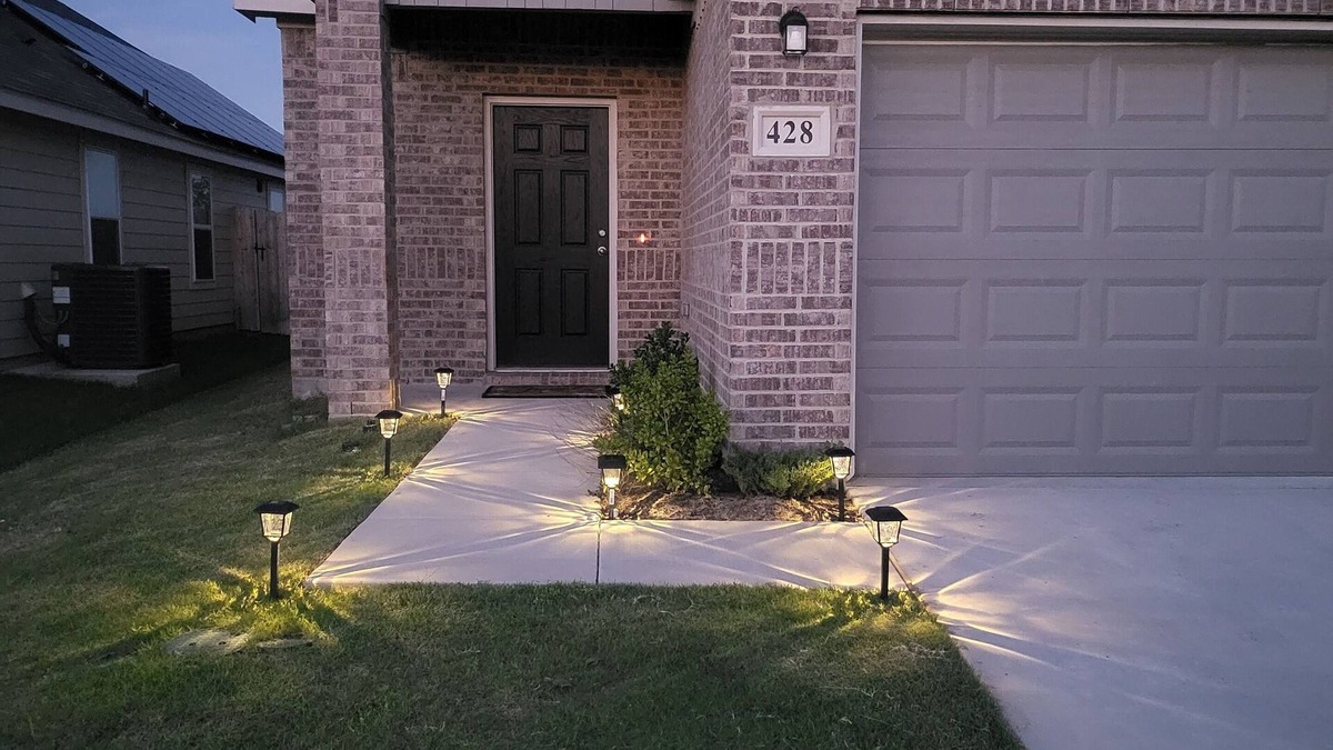 Everman House | Spacious 4-bedroom house, in charming Everman. The house is less than a year old