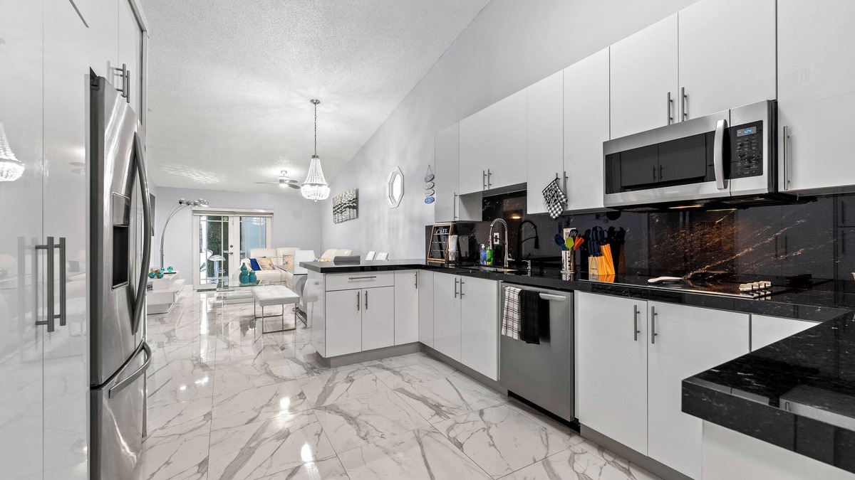 Hialeah House | Spacious 4-bedroom house with WiFi and AC in lovely Hialeah