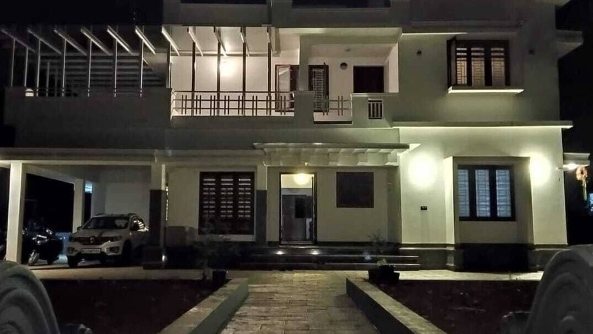 Kannur House | Spacious 4-bedroom house with WiFi, AC in serene Kannur