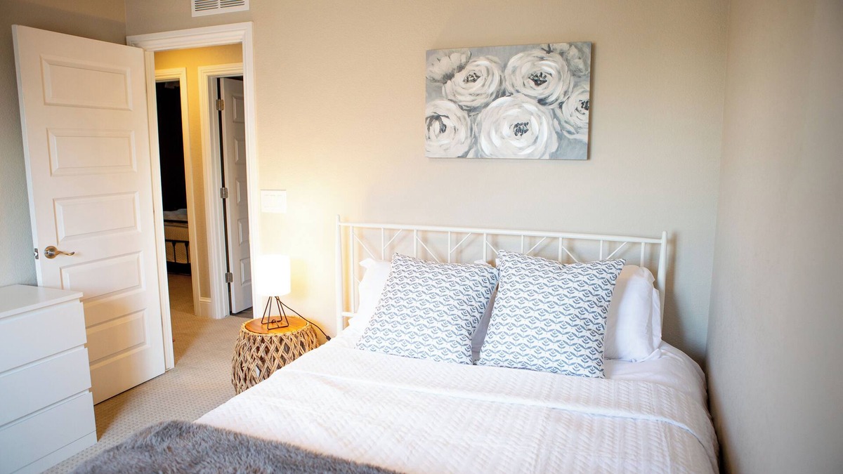 Aurora House | Spacious 4-bedroom house with Home Office and Wifi near Southlands Mall