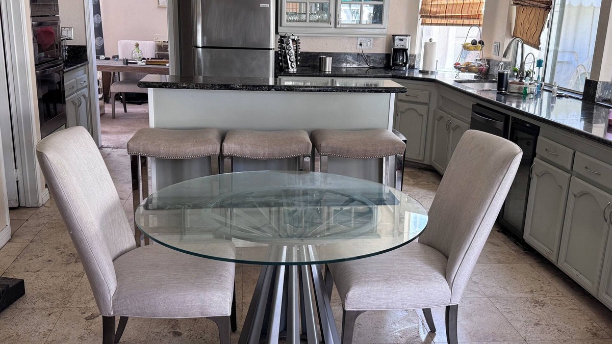 Corona House | Spacious 4/bedroom house in delightfulneighborhood