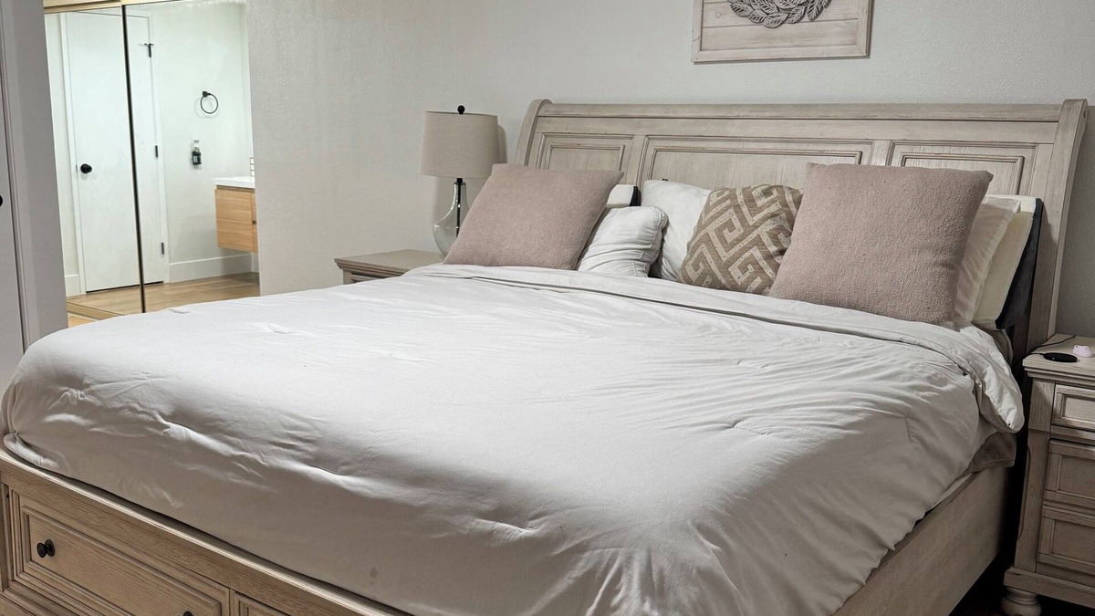 Merced House | Spacious 4-bedroom house with WiFi and AC in wonderful Merced
