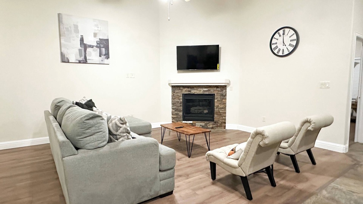Odessa House | Spacious 4-bedroom house in Odessa with close to restaurants and retail stores.