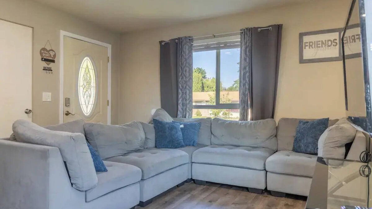 Yakima House | Spacious 4-bedroom house in charming Yakima with AC, WiFi