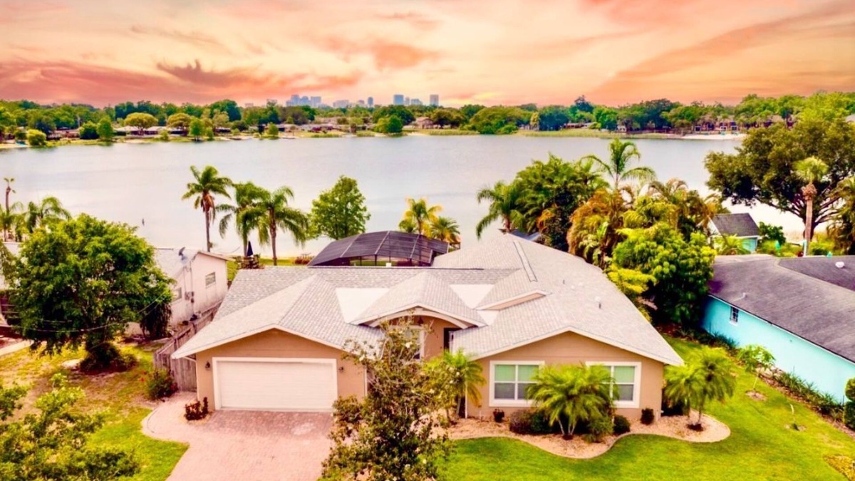 Dover Shores West House | Spacious 4-bedroom Orlando Lakefront House w/Pool near Downtown