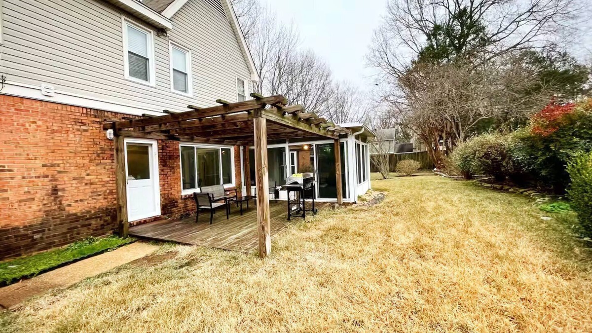Ellendale House | Spacious 4-Bedroom Retreat with Game Room and Backyard BBQ