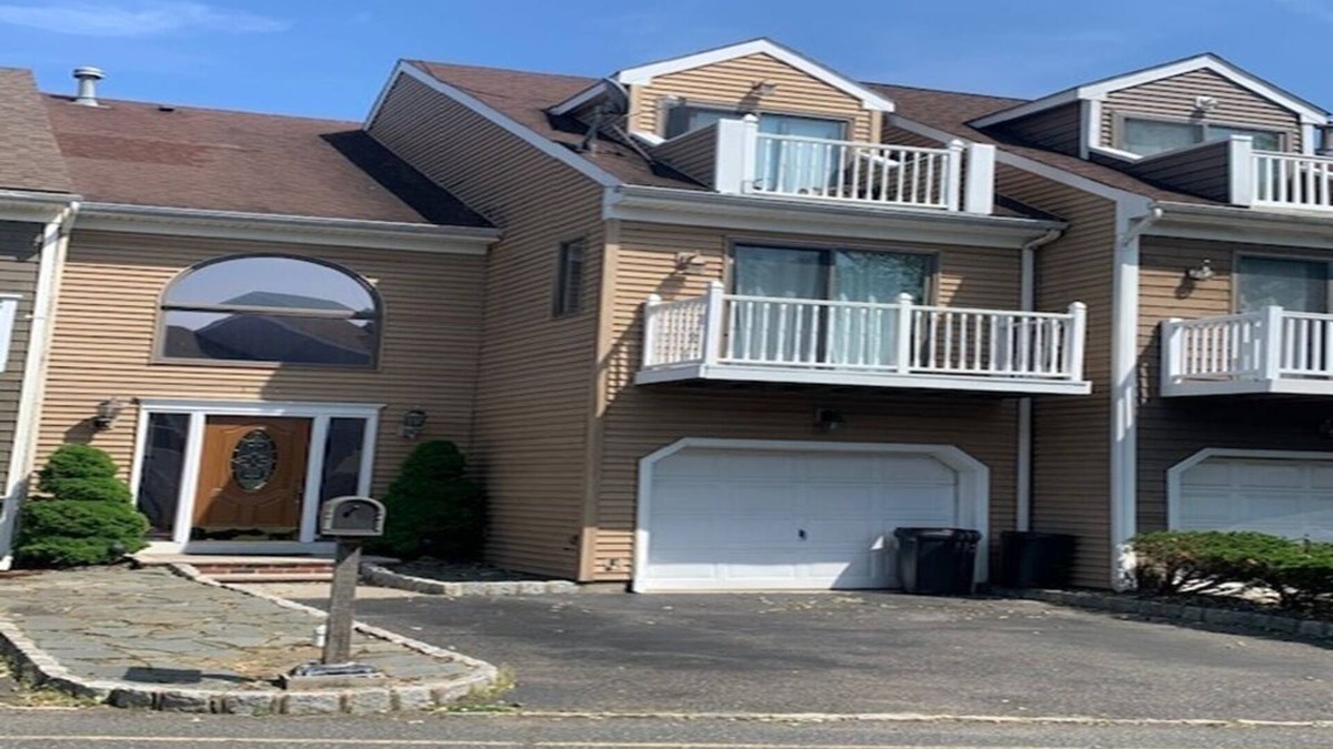 Highlands House | Spacious 4-bedroom townhome in beach town Highlands