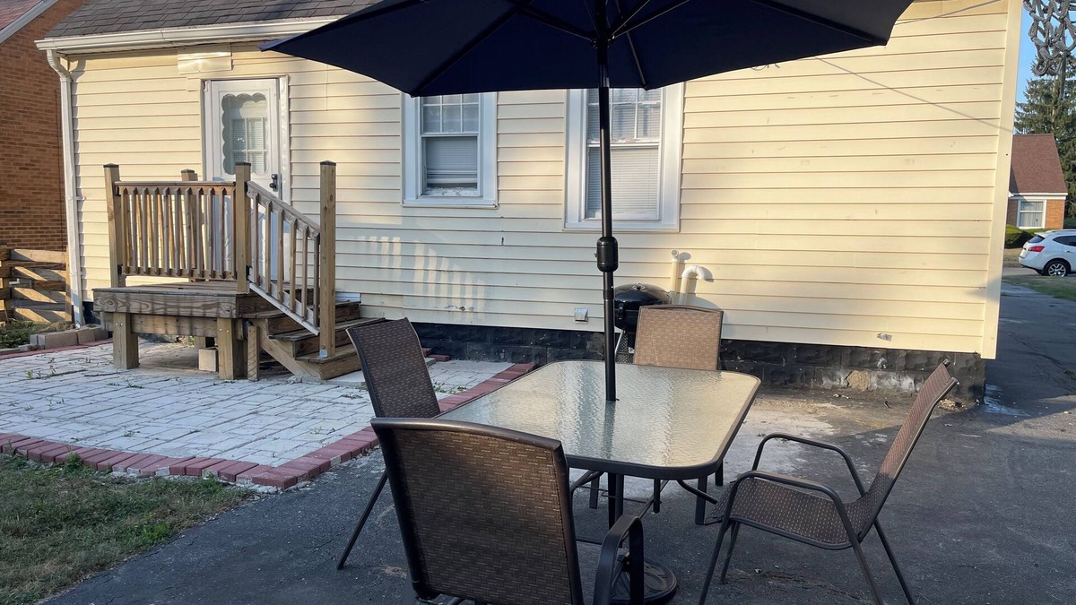 Cheektowaga House | Spacious 4-Bedroom Home Near Buffalo Airport & Downtown 2 Full Baths