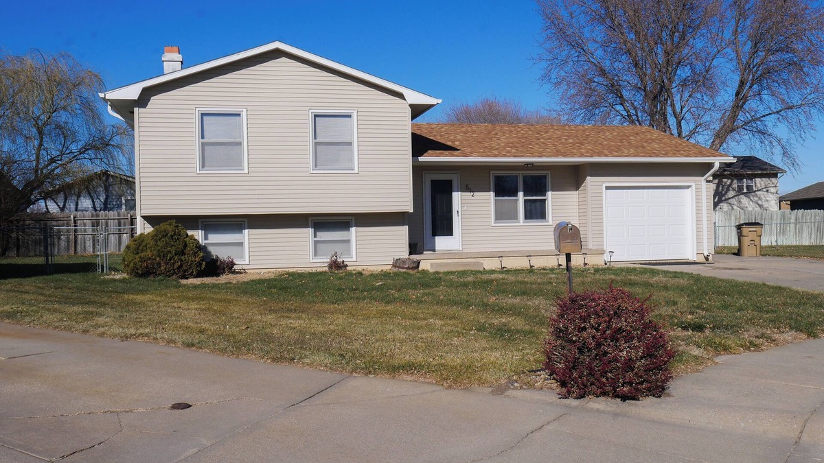 Grand Island House | Spacious 4-Bedroom Home in Prime Central Location