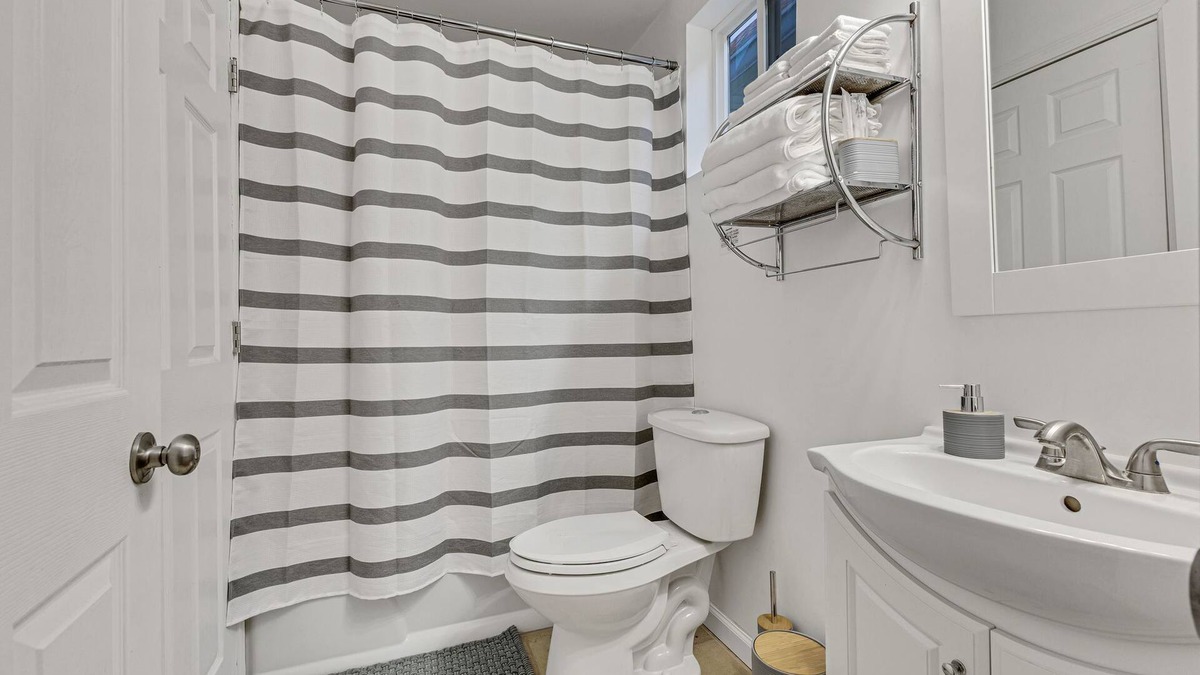 Fountain Square House | Spacious 4-bedroom house with WiFi, AC in brilliant Indianapolis