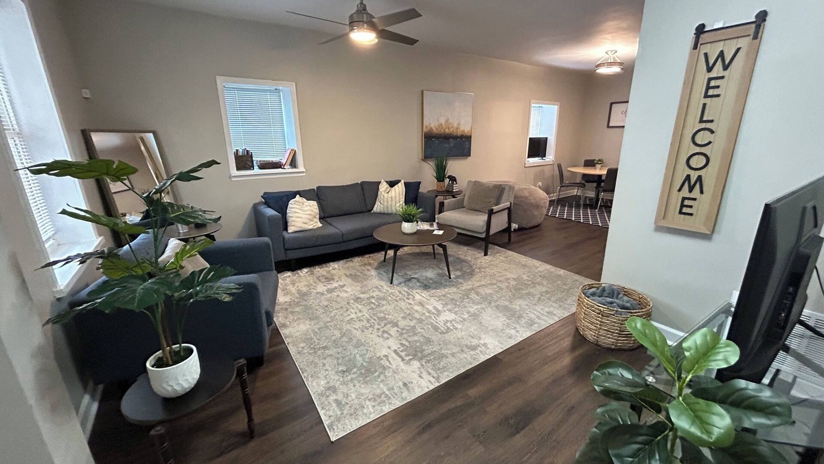 Pendleton Heights House | Spacious 4-bedroom house in Historic neighborhood, Pendleton Heights, WiFi
