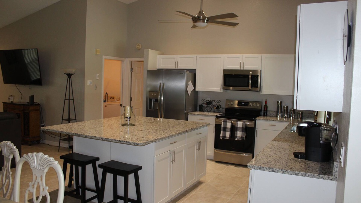 Broadmoor House | SPACIOUS 4 BEDROOMED HOME
