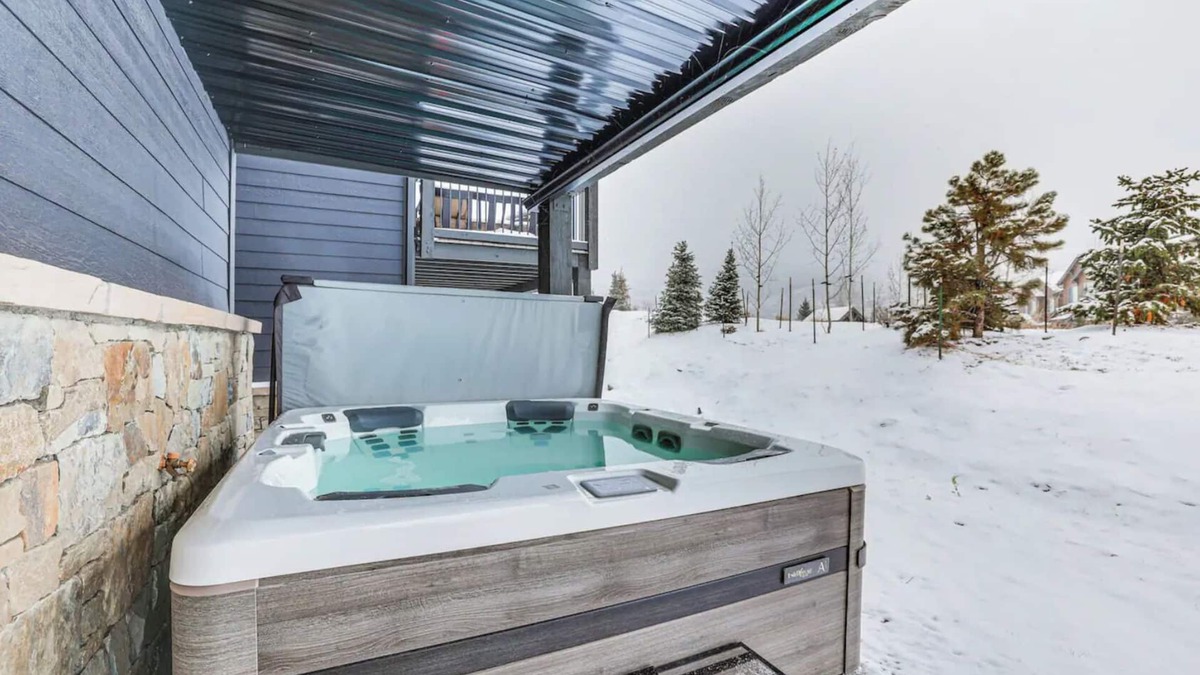 Silverthorne House | Spacious 4-bedroom townhome w/hot tub & 7 miles to skiing!