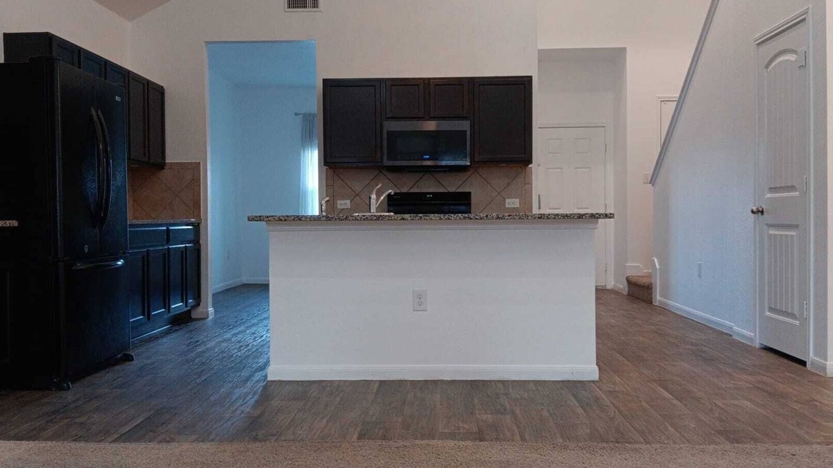Briarcreek House | Spacious 4-bedroom with simple airbed