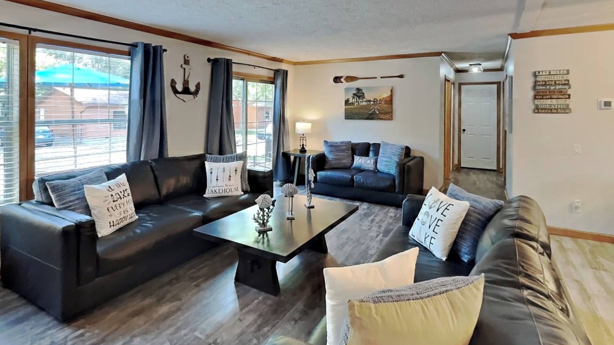Put-in-Bay House | Spacious 4 BR 2 Bath Home in the Island Club Development - Sleeps 12 - IC77