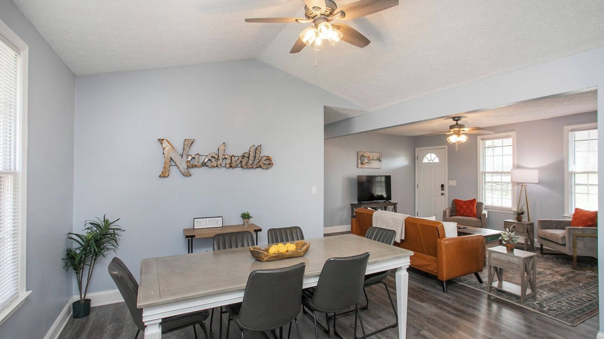 La Vergne House | Spacious 4 BR/3 BA with Game Room