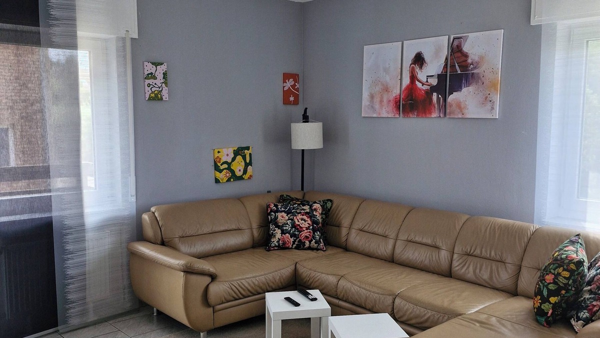 Rhein-Erft-Kreis District Apartment | Spacious 4-room apartment for the whole family with an eat-in kitchen