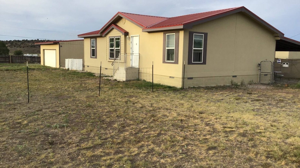 Springerville House | Spacious 4 seasons 3 bedroom 2 bathrooms for 1 great getaway.