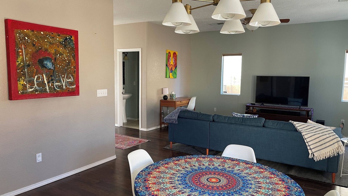 Tierra Oeste House | Spacious 4bd/3.5 bath house, Quiet Albuquerque Neighborhood