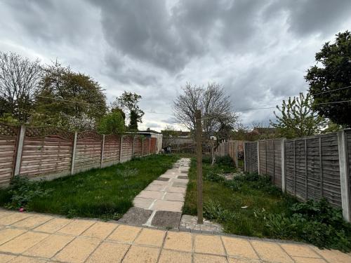 Leyton House | Spacious 4BD Home with Large Garden East London