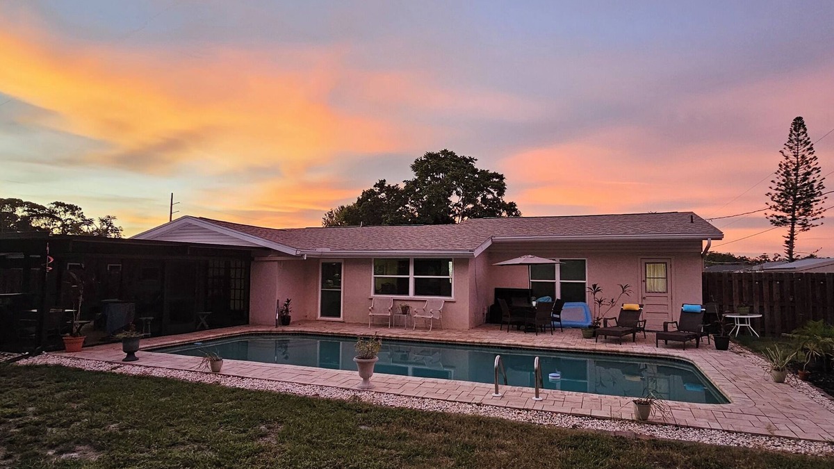 Crooked Creek House | Spacious 4bed/2bath home in Sarasota w/pool 5 miles from Siesta Key Beach!