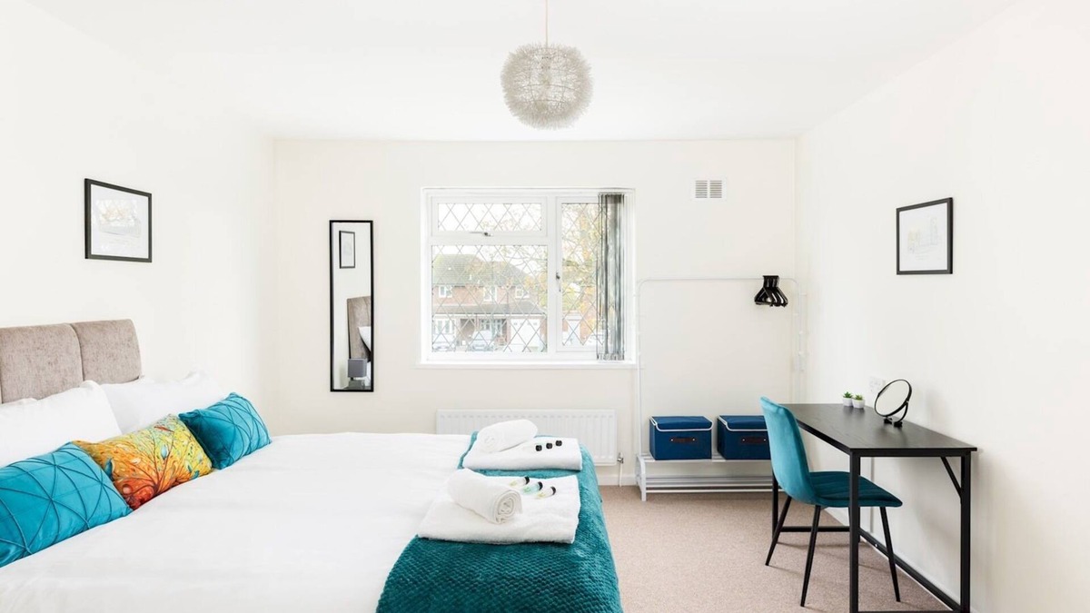 Leamington Spa House | Spacious 4Bed in Leamington Spa with Parking | Pass the Keys