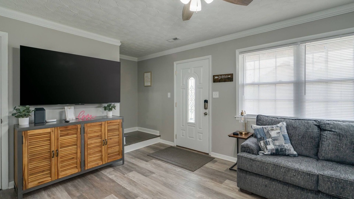 Newport News House | Spacious 4BR, 2.5BA – Prime Shipyard Location!