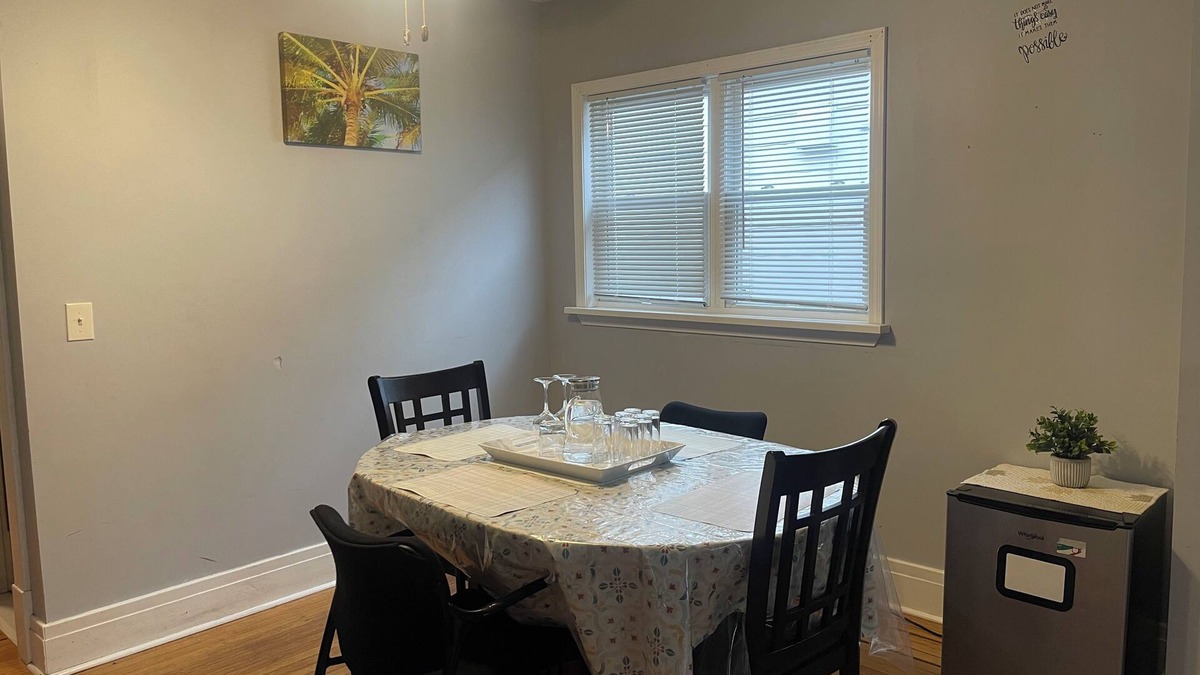 Buffalo House | Spacious 4BR Buffalo Retreat – 5 Beds, Near Airport & Downtown