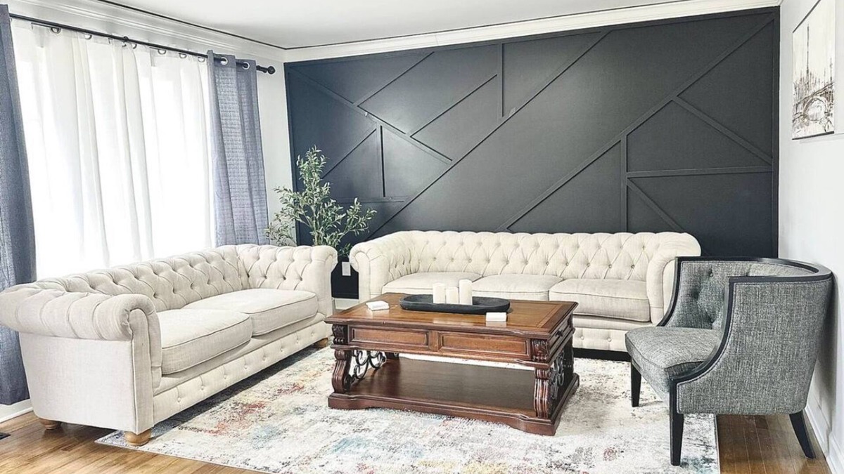 Sterling Heights House | Spacious 4BR Home in Sterling Heights – 2 Family Rooms, Bar & Perfect for Groups