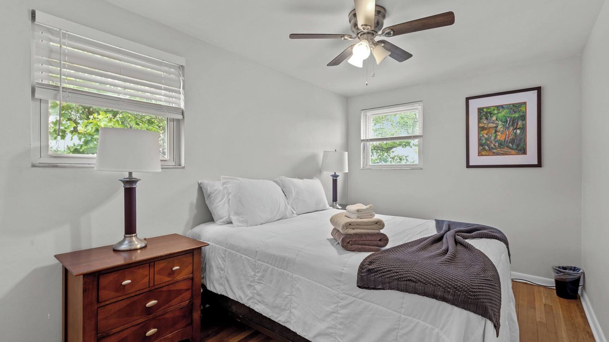 Pittsburgh Apartment | Spacious 4BR Home-Big Yard, Huge Driveway