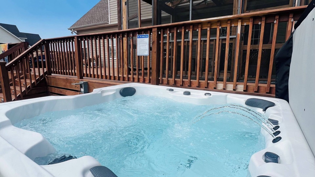 Clarksville House | Spacious 4BR -Hot Tub & Game Room – Near Winery & Distillery