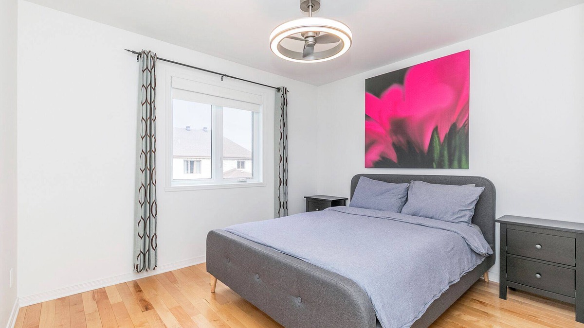 Brossard Apartment | Spacious 4BR King Bed Free Parking
