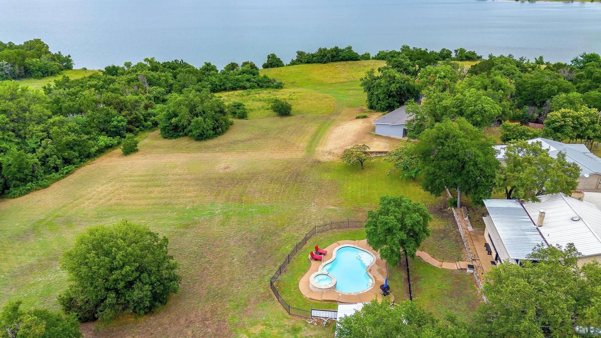 Lake Whitney House | Spacious 4BR Lakehouse w/Pool, Balcony & Huge Yard – Relax & Recharge!