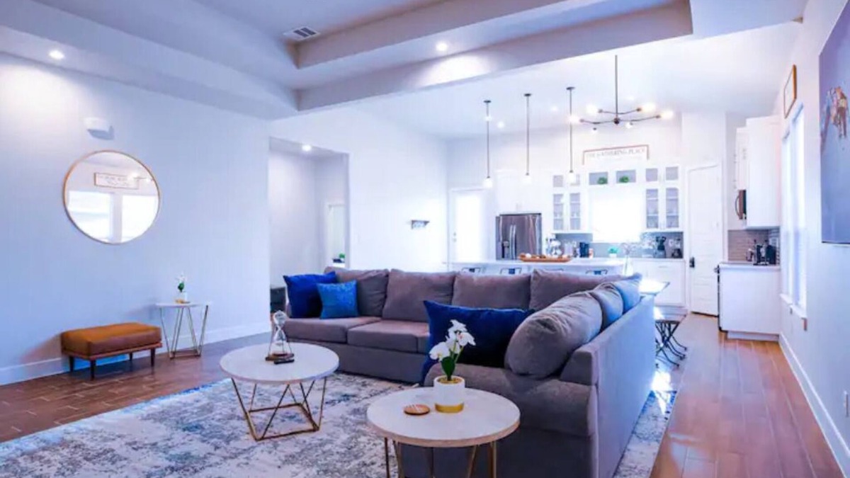 Cedar Crest House | Spacious 4BR Retreat Near Downtown, Bishop Arts & Dallas Zoo