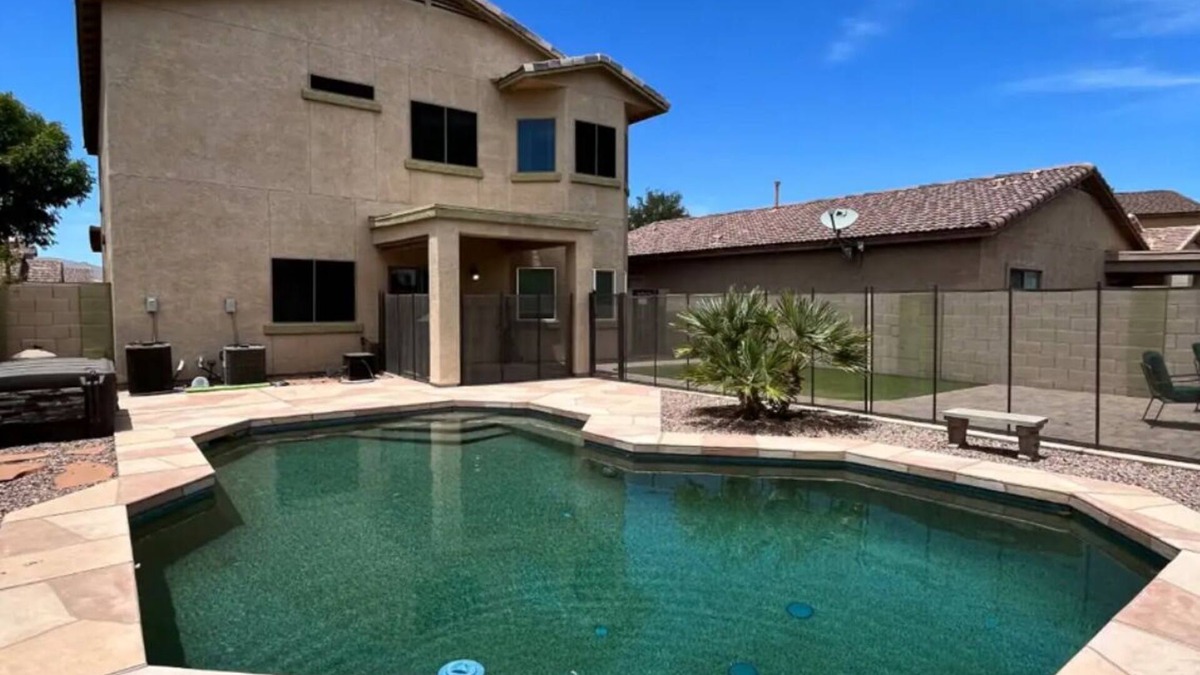 Surprise Farms House | Spacious 4BR Surprise Oasis with Private Pool – Family Friendly