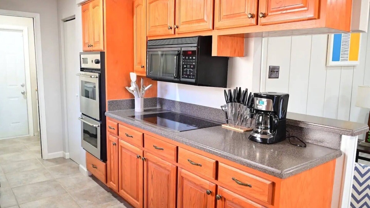 Universal City House | Spacious 4BR w/Pool & Game Room Near Randolph AFB Extended Stay