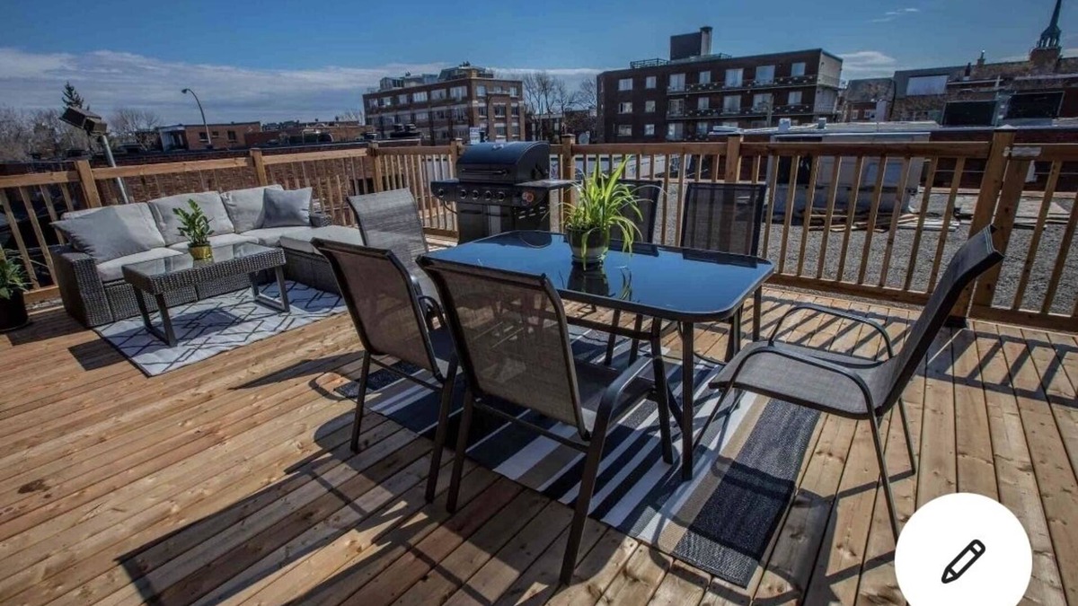 De Lorimier Apartment | Spacious 4BRs/2Baths with private parking and patio!