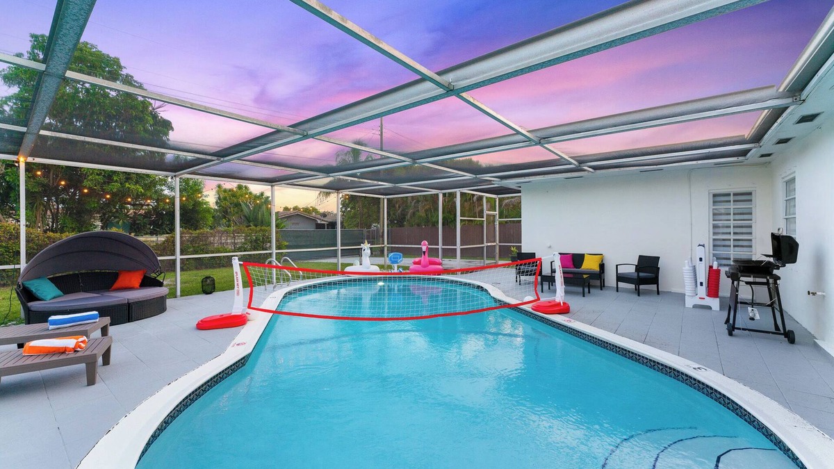 Hollywood Hills House | Spacious 5 BD Home w/Pool, Near Beaches & Hard Rock