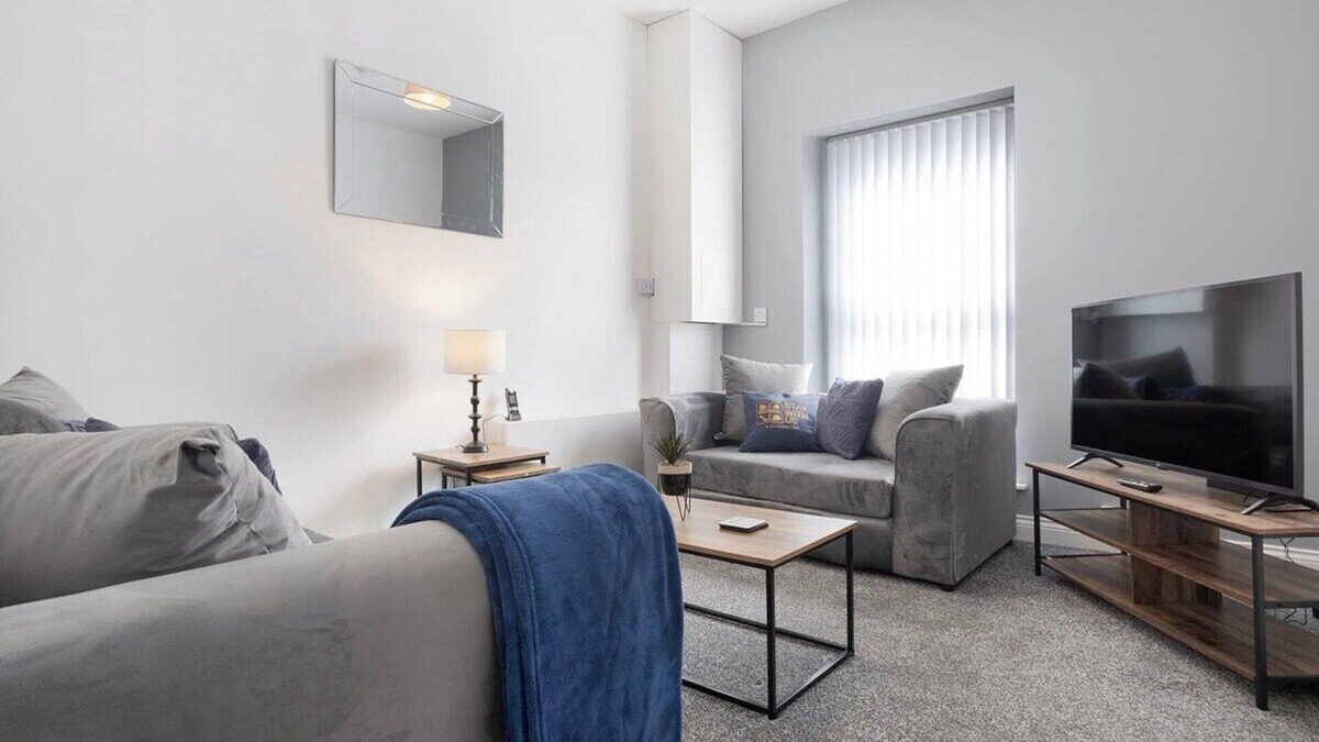 Stockton-on-Tees Apartment | Spacious 5-Bed Flat in Stockton, Sleeps 9